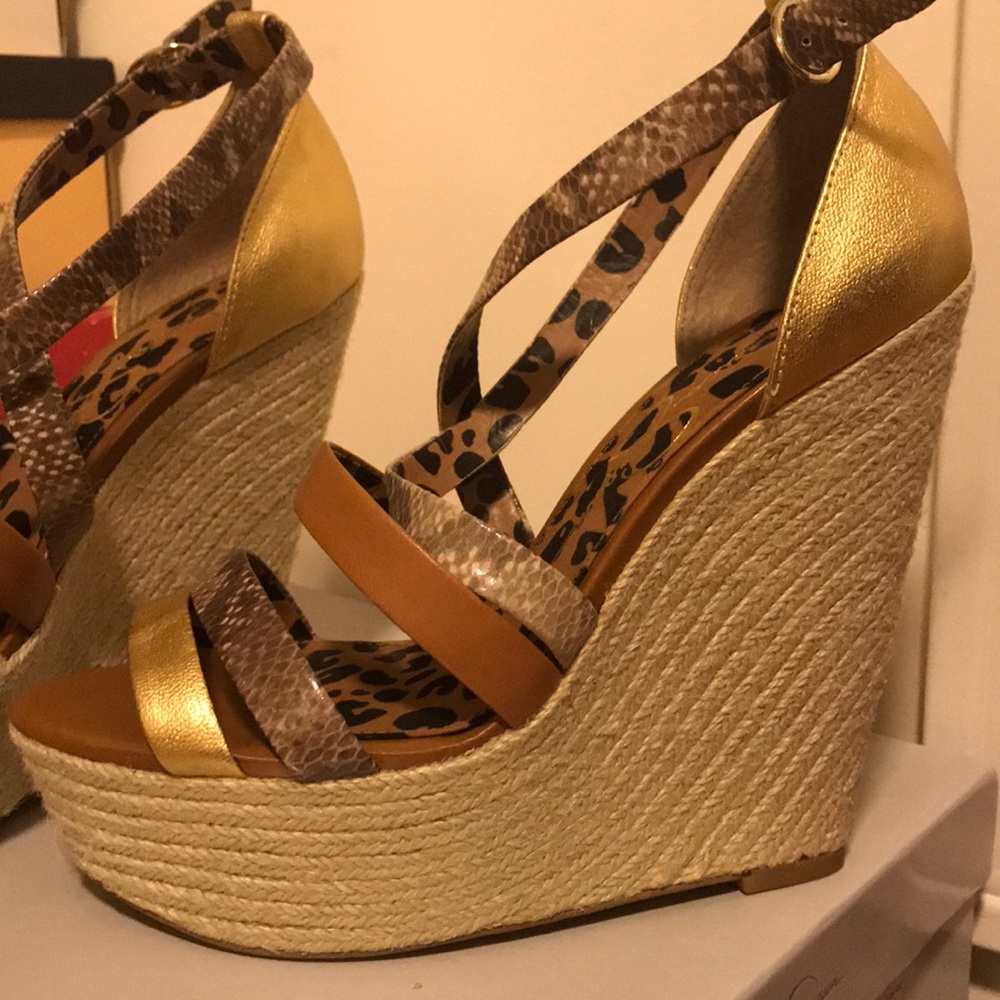 Sandals - Picture 2 of 4